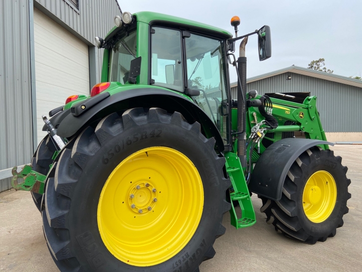 John Deere 7530