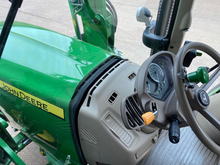 John Deere 7530