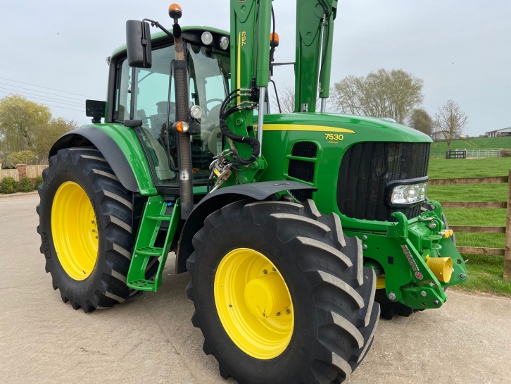 John Deere 7530