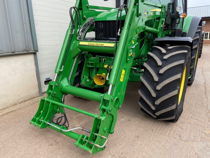 John Deere 7530
