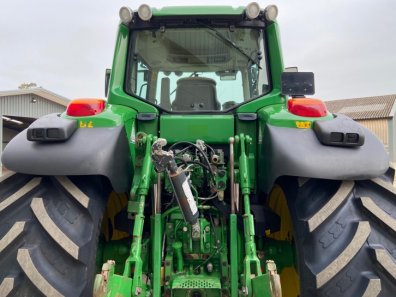 John Deere 7530