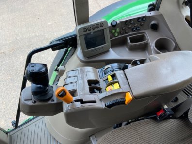 John Deere 7530