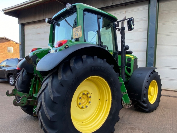 John Deere 6830