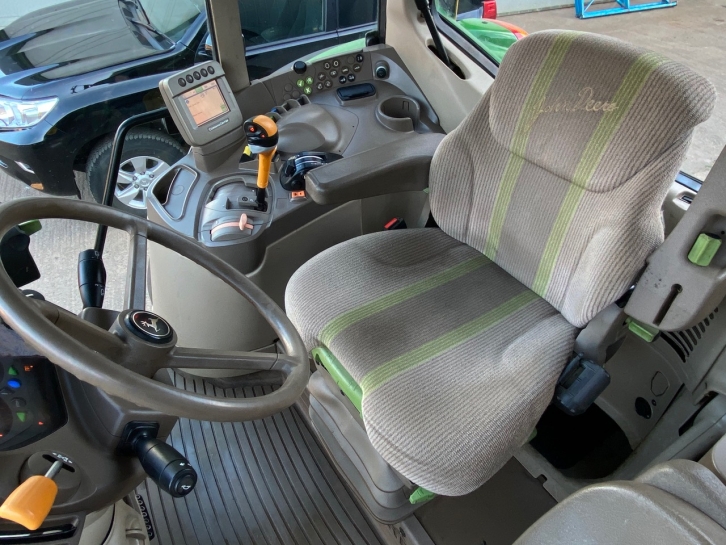John Deere 6830