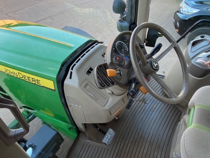 John Deere 6830