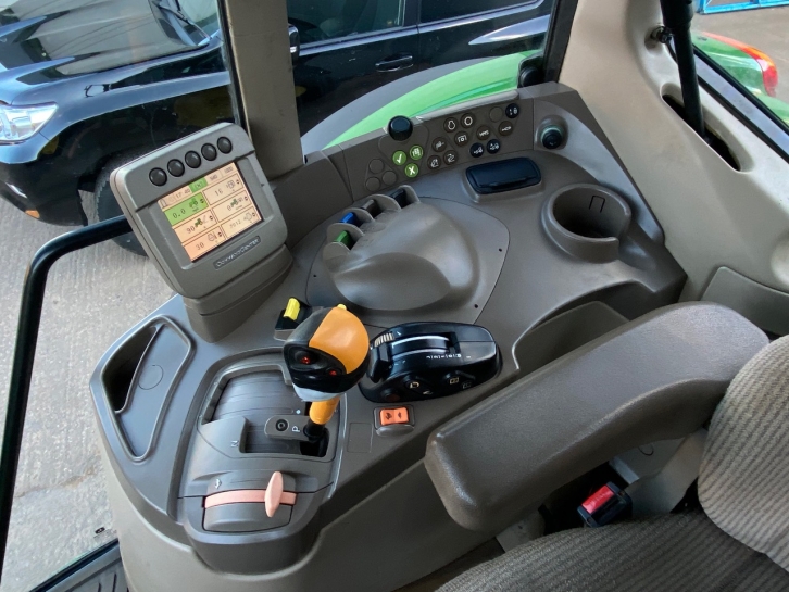 John Deere 6830