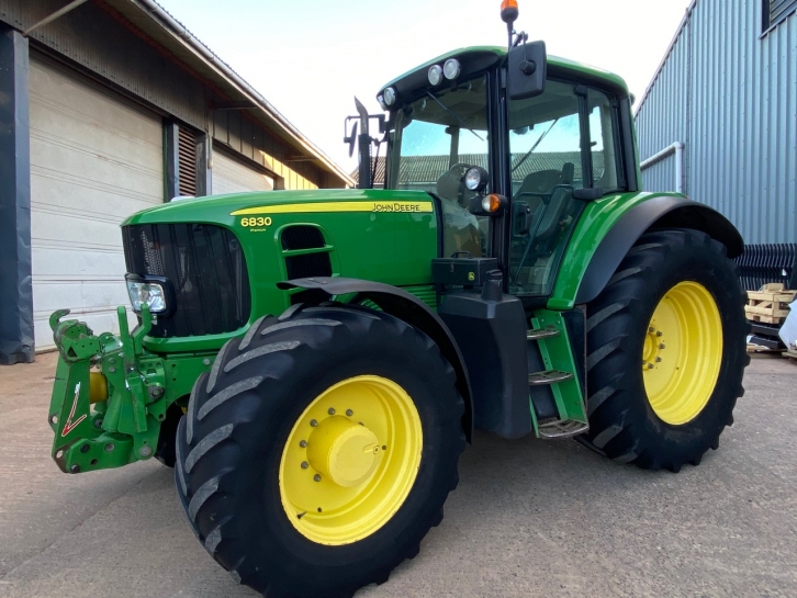 John Deere 6830
