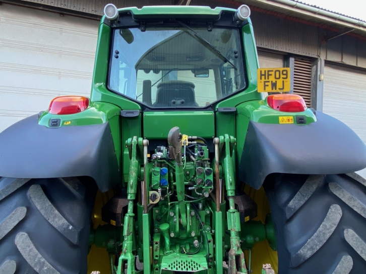 John Deere 6830