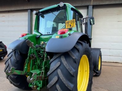 John Deere 6830