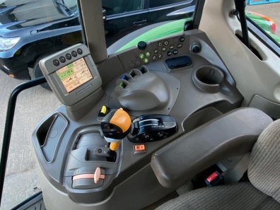 John Deere 6830