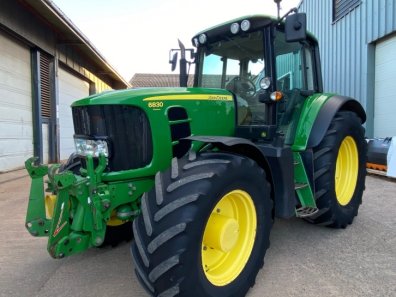 John Deere 6830