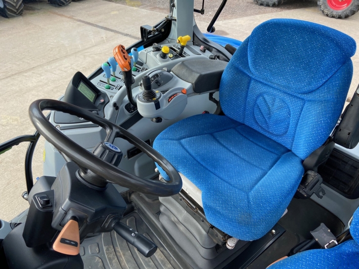 New Holland T6080