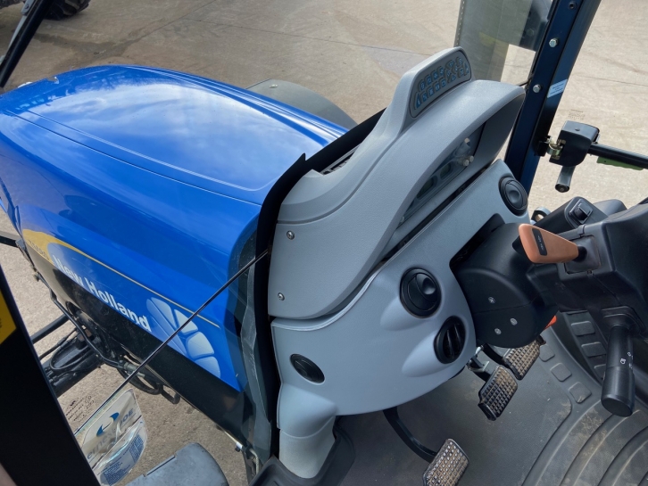 New Holland T6080