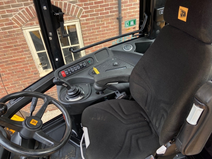 JCB 435S