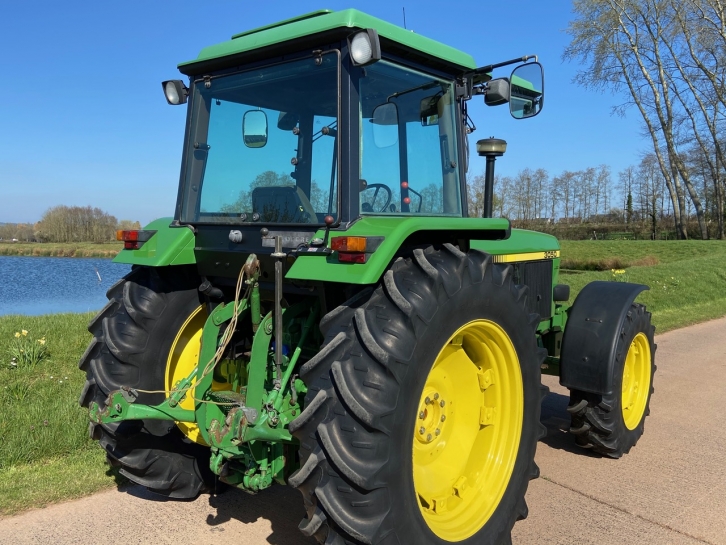 John Deere 3050