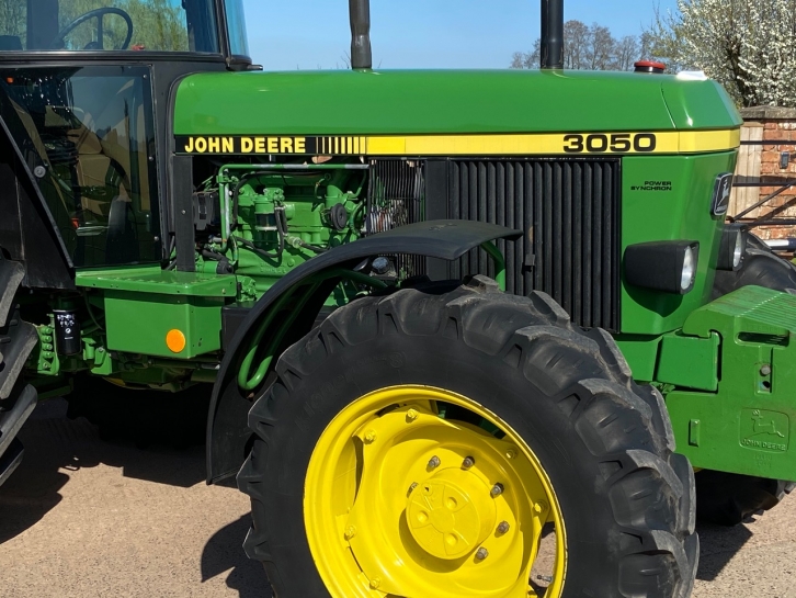 John Deere 3050