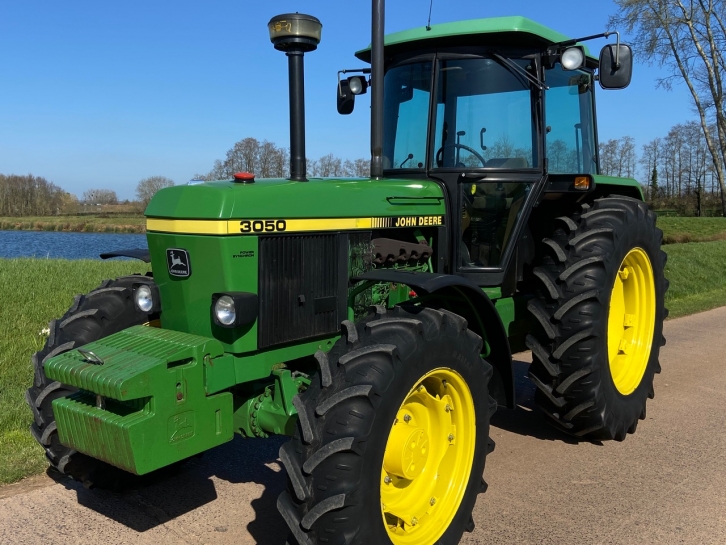 John Deere 3050