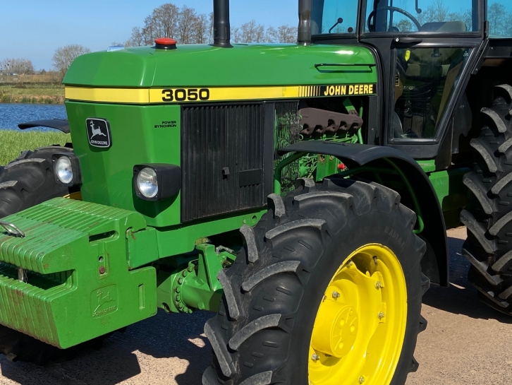 John Deere 3050