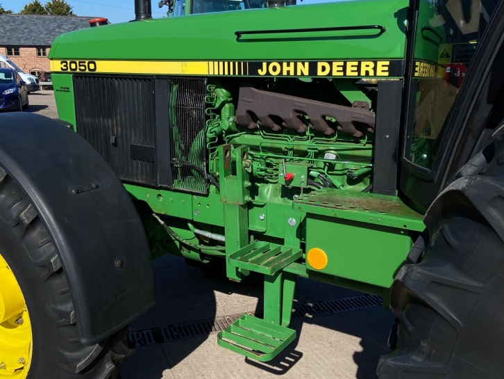 John Deere 3050