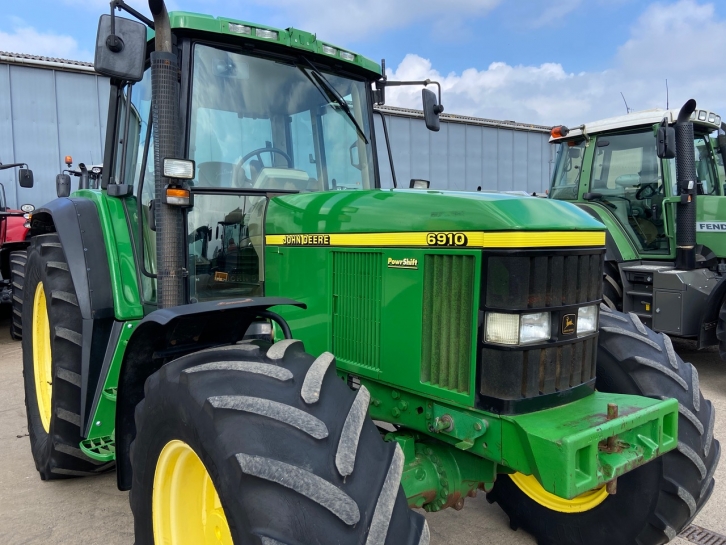 John Deere 6910