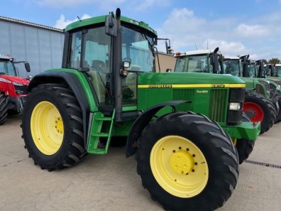 John Deere 6910