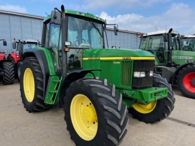 John Deere 6910