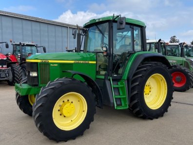 John Deere 6910