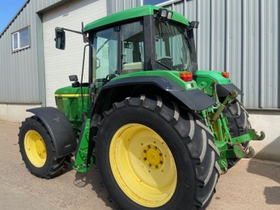 John Deere 6910