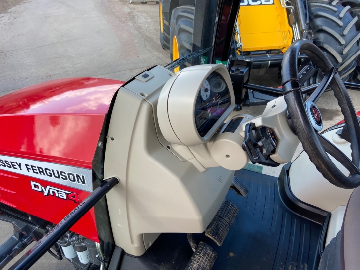 Massey Ferguson 5711S Efficient