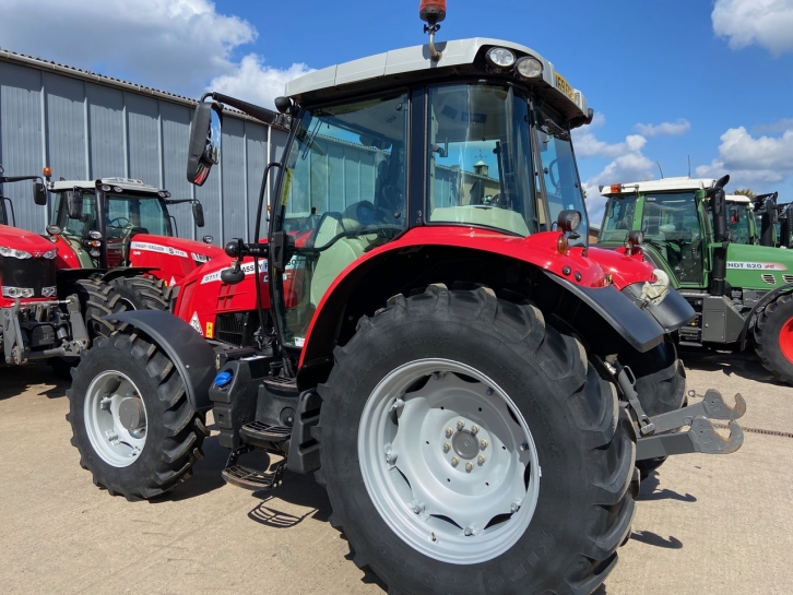 Massey Ferguson 5711S Efficient