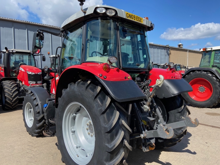 Massey Ferguson 5711S Efficient