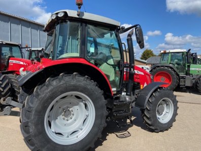 Massey Ferguson 5711S Efficient