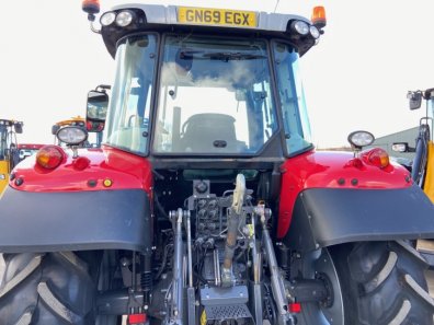 Massey Ferguson 5711S Efficient