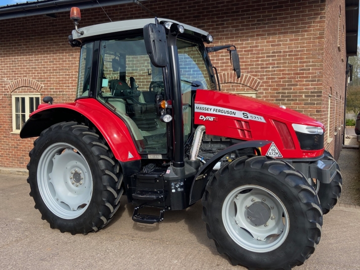 Massey Ferguson 5711S Efficient