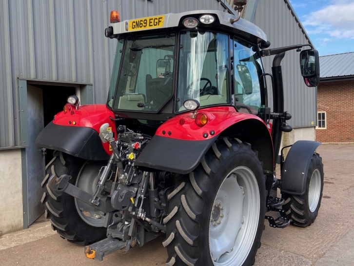 Massey Ferguson 5711S Efficient
