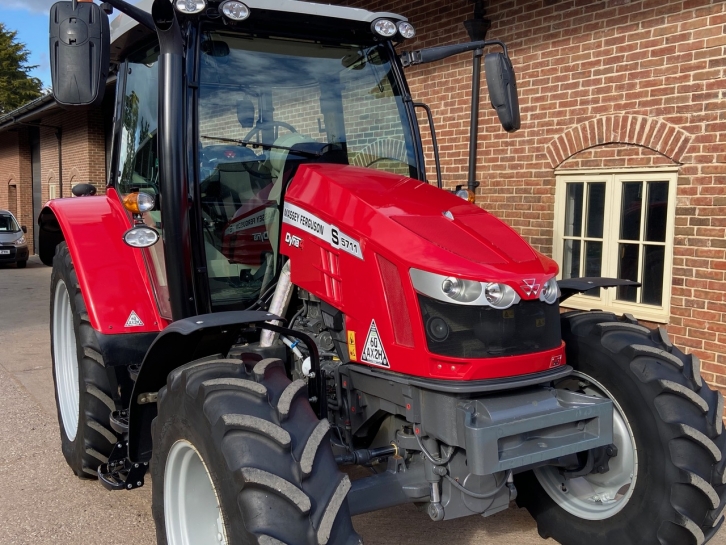 Massey Ferguson 5711S Efficient