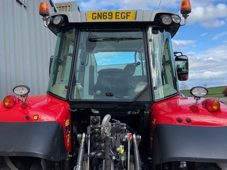 Massey Ferguson 5711S Efficient