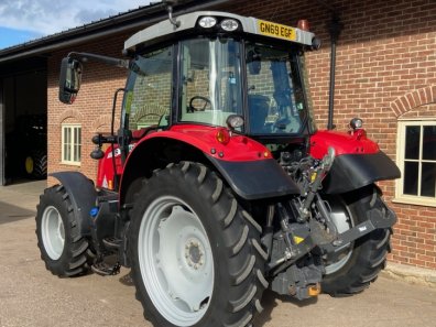 Massey Ferguson 5711S Efficient