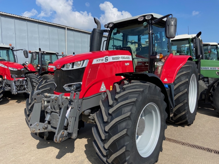 Massey Ferguson 7718S Efficient