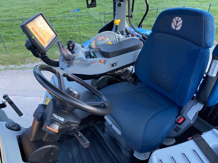 New Holland T7.210