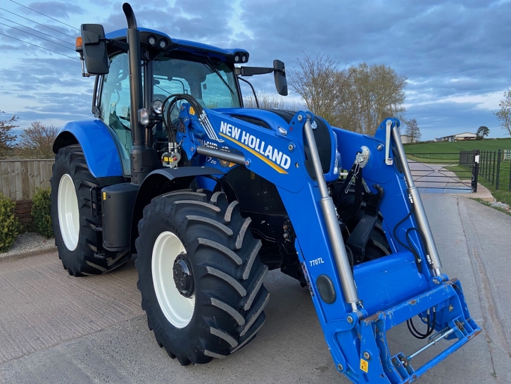 New Holland T7.210