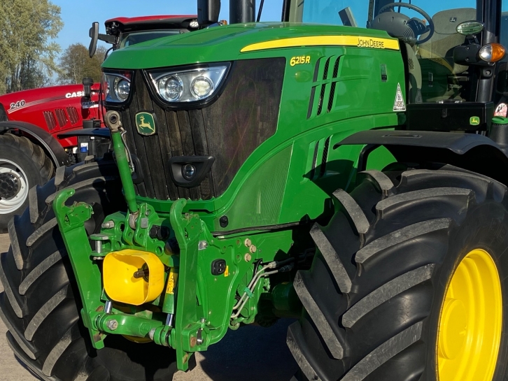 John Deere 6215R
