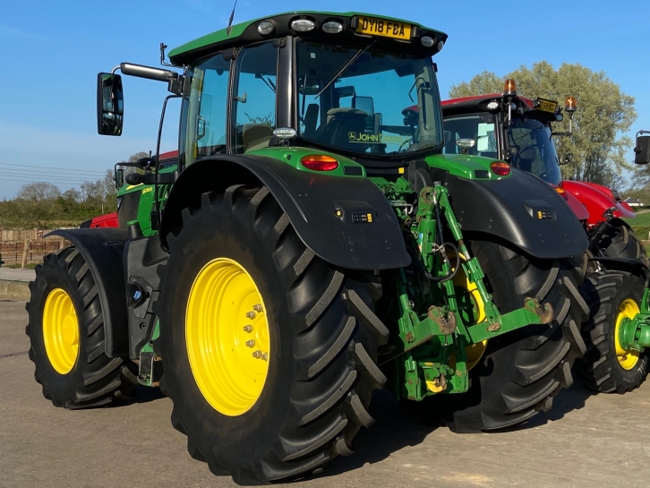 John Deere 6215R