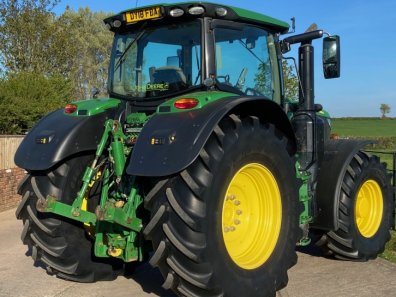 John Deere 6215R