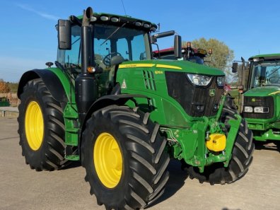 John Deere 6215R