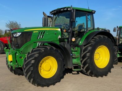 John Deere 6215R