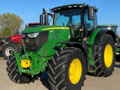John Deere 6215R