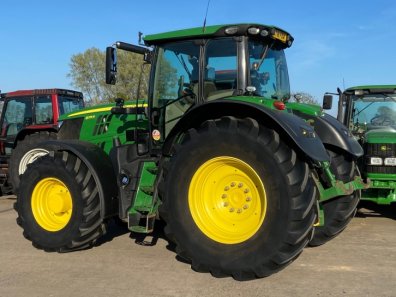 John Deere 6215R