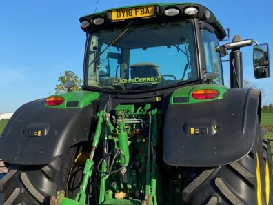 John Deere 6215R