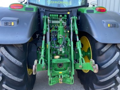 John Deere 6215R